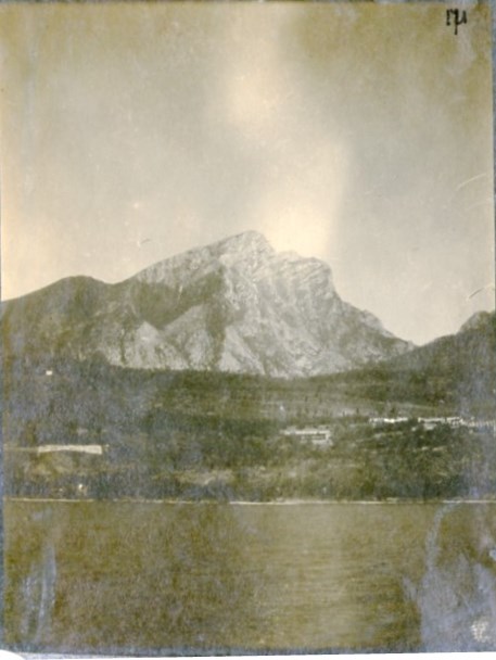 Il Monte Pizzocolo visto dal Lago