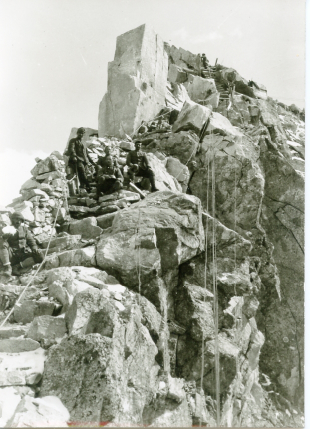 Scala su via degli alpini, cima Cavento