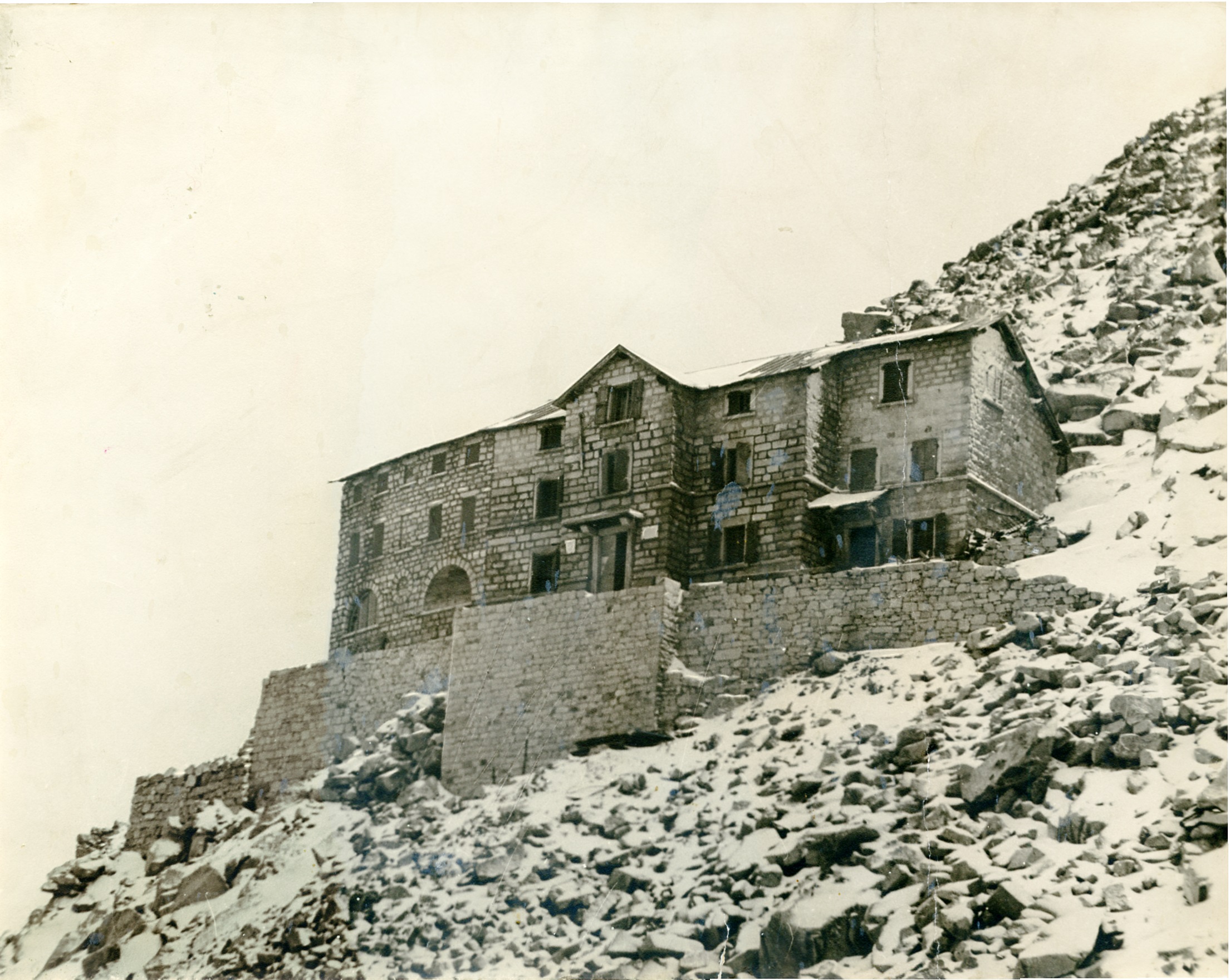 Rifugio ai Caduti dell'Adamello