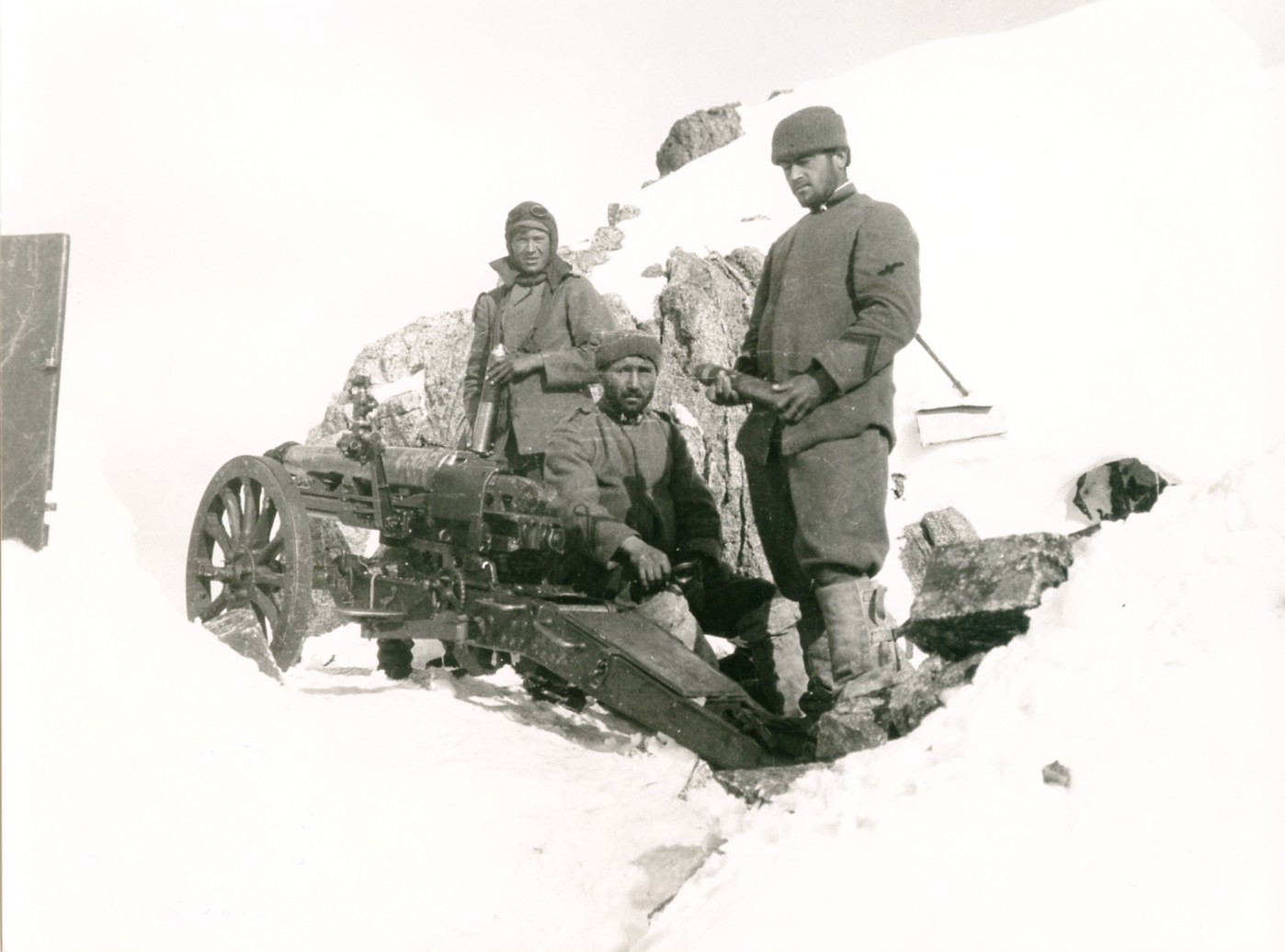 Passo lago ghiacciato