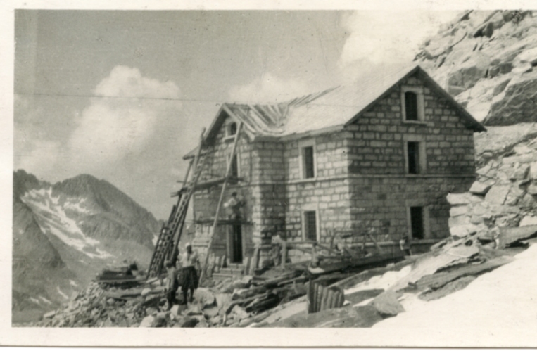 Rifugio ai Caduti dell'Adamello