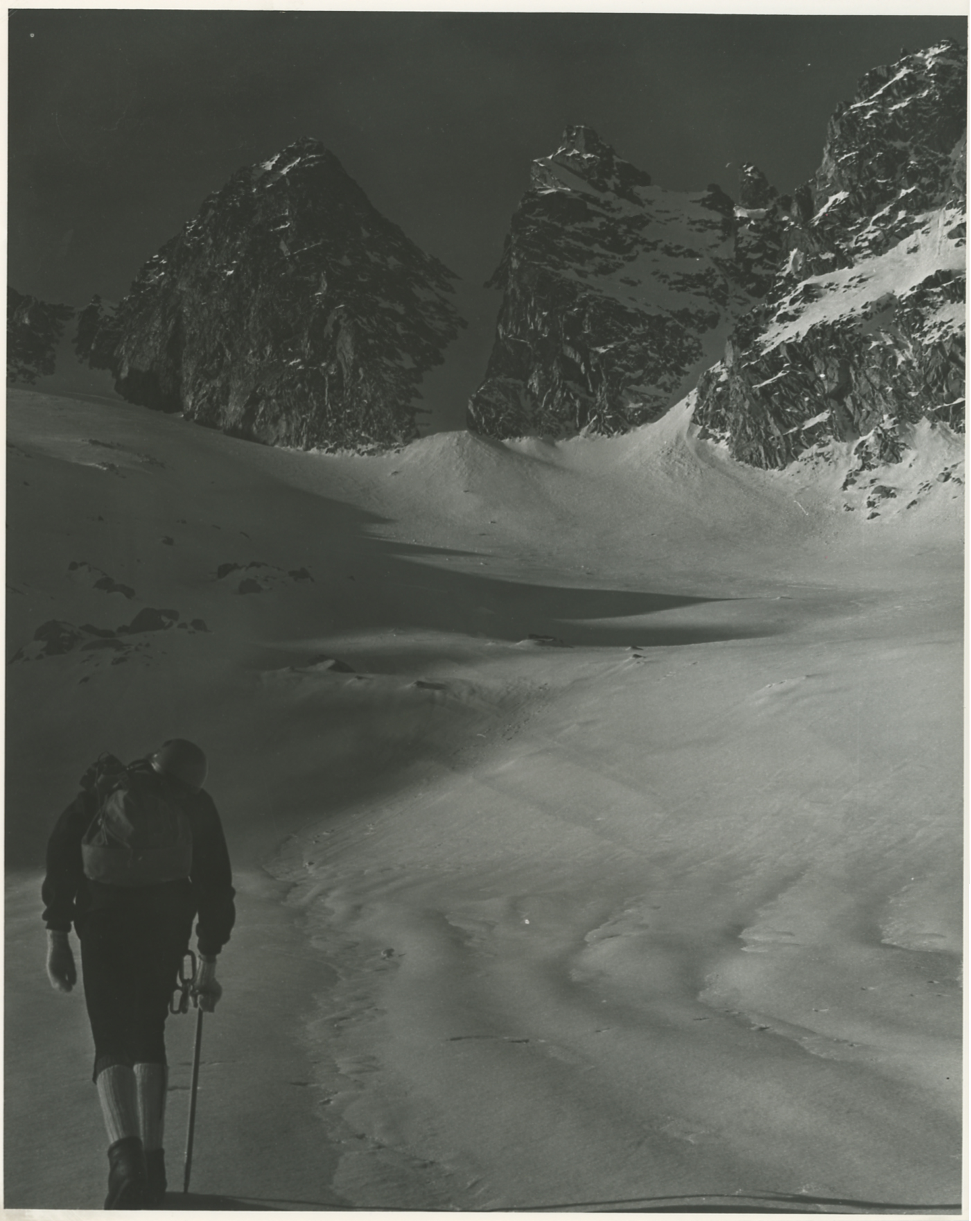 Alpinista in cammino